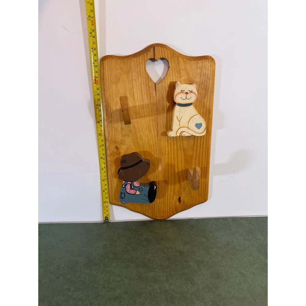 Vintage Wooden Wall Plaque Cat and Country Figure Folk Art 2-Peg Hook Rack 13.5